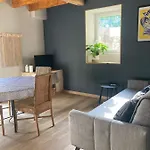 Le Clos Des Grands Frenes Bed & Breakfast